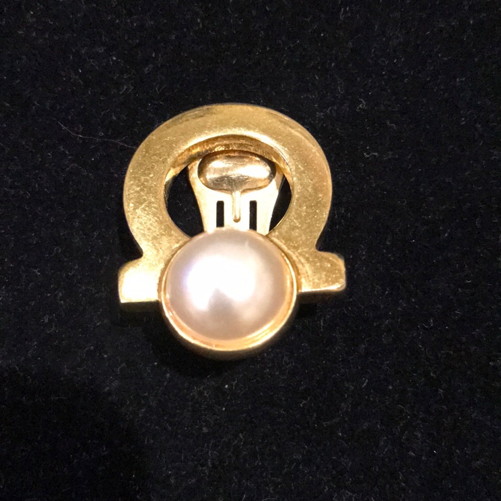 Vintage Salvatore Ferragamo Single Clip On Earring